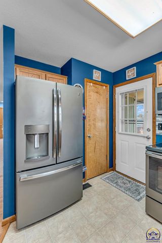 3839 NW Dondee LN, Topeka, KS 66618