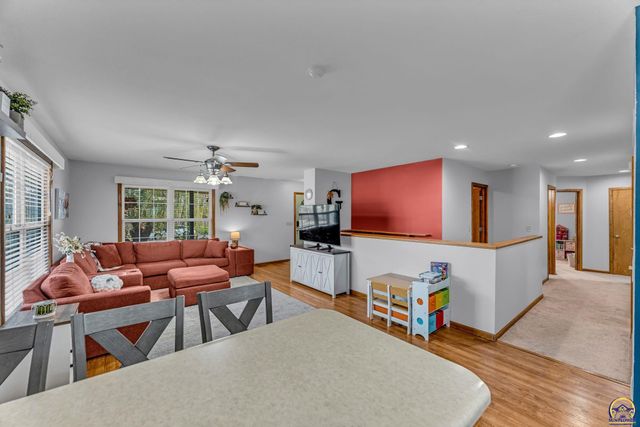 3839 NW Dondee LN, Topeka, KS 66618