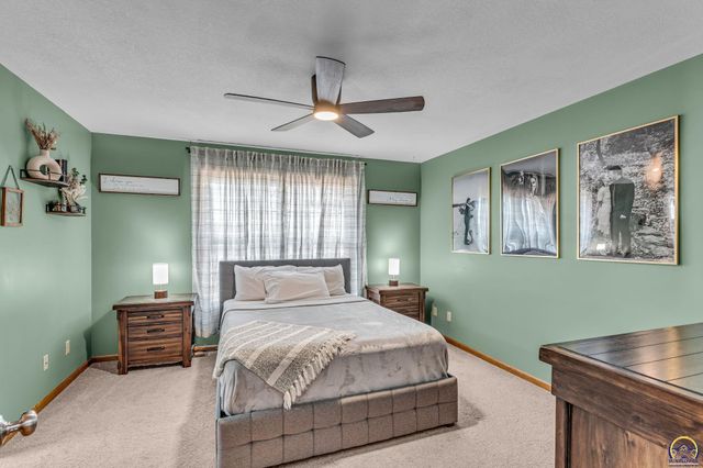 3839 NW Dondee LN, Topeka, KS 66618