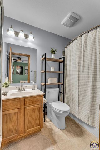 3839 NW Dondee LN, Topeka, KS 66618