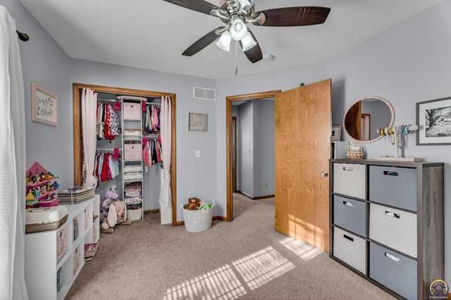 3839 NW Dondee LN, Topeka, KS 66618