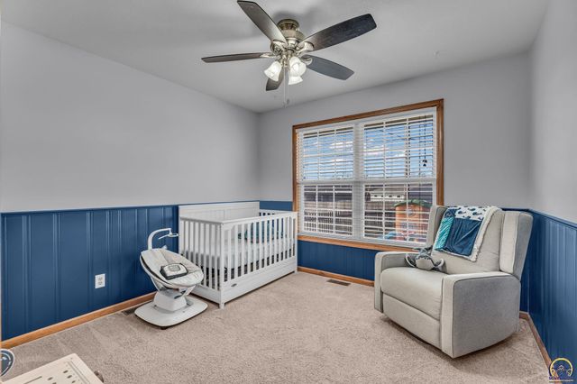 3839 NW Dondee LN, Topeka, KS 66618