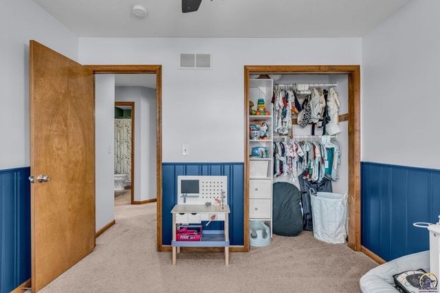 3839 NW Dondee LN, Topeka, KS 66618