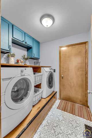 3839 NW Dondee LN, Topeka, KS 66618