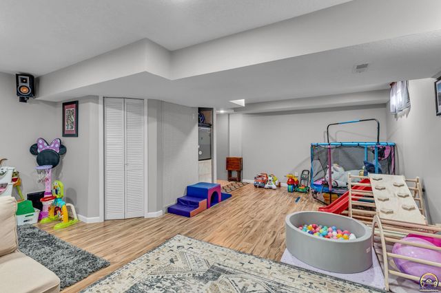 3839 NW Dondee LN, Topeka, KS 66618