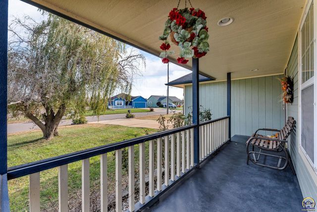 3839 NW Dondee LN, Topeka, KS 66618