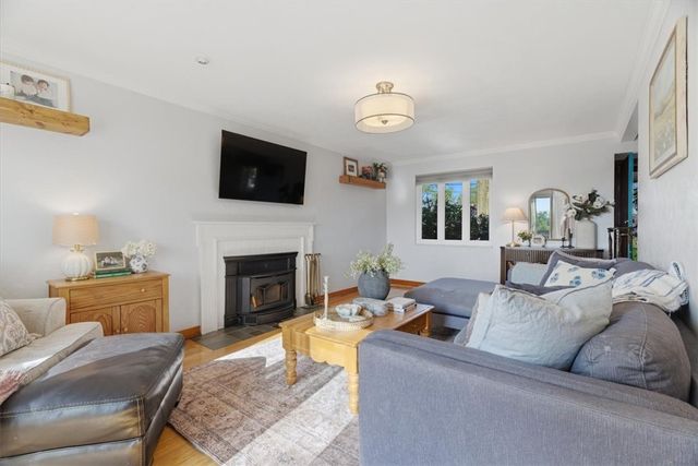 425 Edgewood Rd, Forest Hills Boro, PA 15221