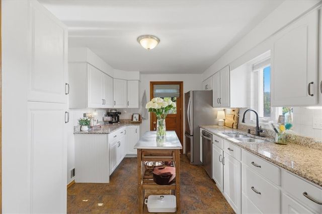 425 Edgewood Rd, Forest Hills Boro, PA 15221