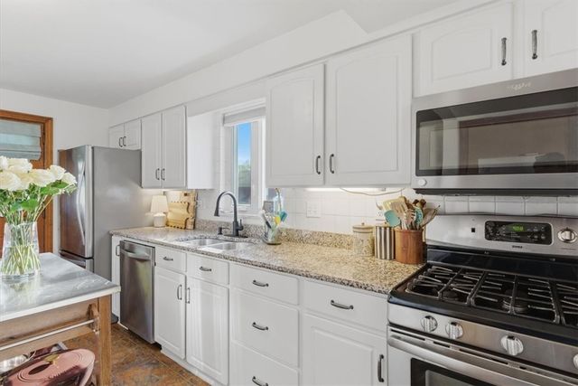 425 Edgewood Rd, Forest Hills Boro, PA 15221