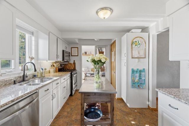 425 Edgewood Rd, Forest Hills Boro, PA 15221