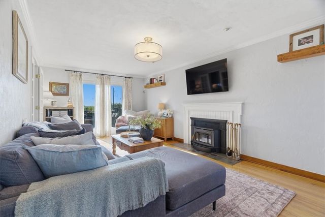 425 Edgewood Rd, Forest Hills Boro, PA 15221