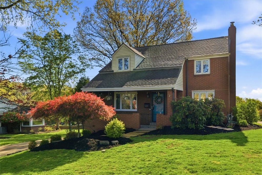 425 Edgewood Rd, Forest Hills Boro, PA 15221