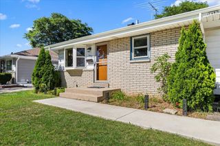 1482 W Granada STREET, Milwaukee, WI 53221