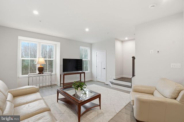 8437 HAMLIN ST, Lanham, MD 20706