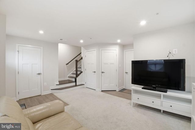 8437 HAMLIN ST, Lanham, MD 20706