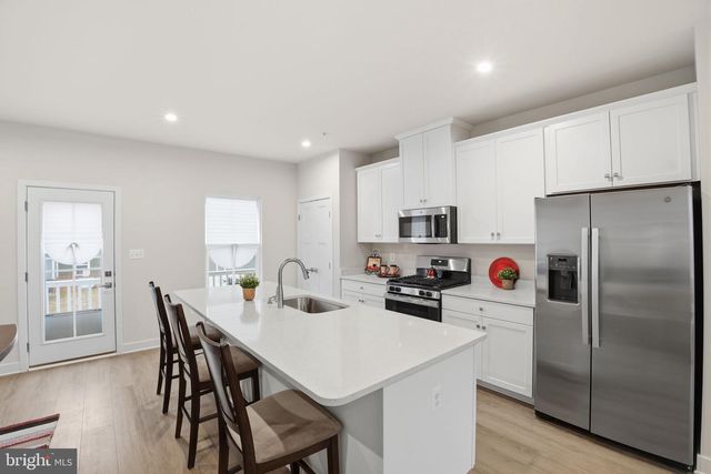 8437 HAMLIN ST, Lanham, MD 20706