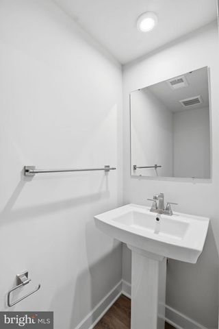 8437 HAMLIN ST, Lanham, MD 20706