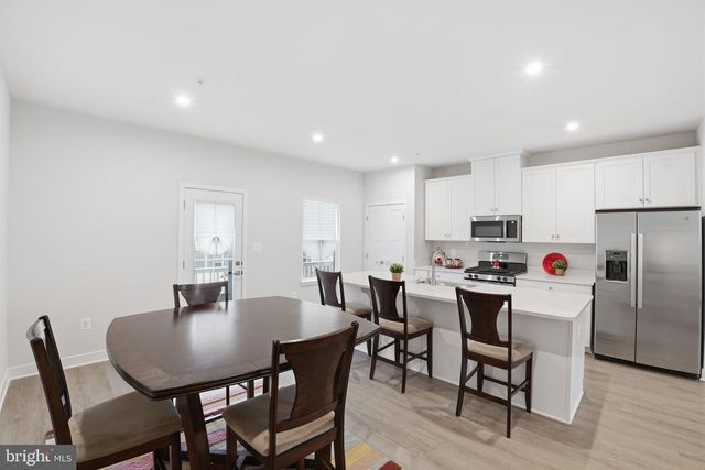 8437 HAMLIN ST, Lanham, MD 20706