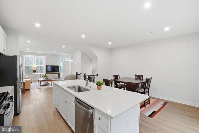 8437 HAMLIN ST, Lanham, MD 20706