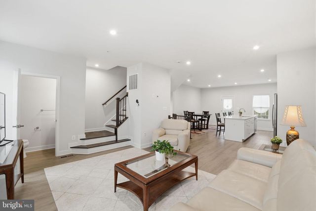 8437 HAMLIN ST, Lanham, MD 20706