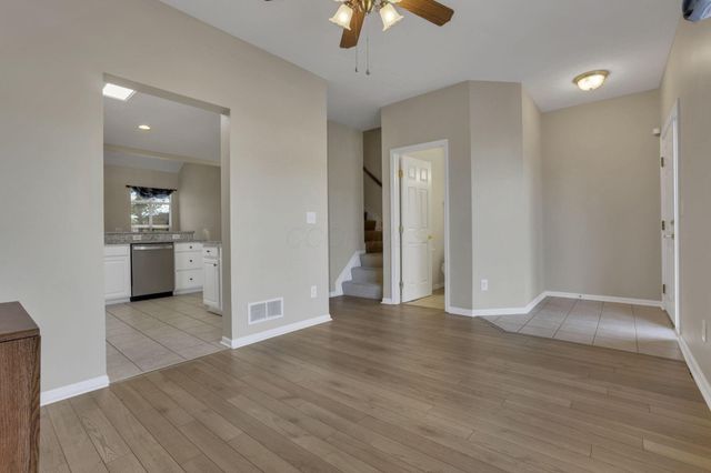 189 Pebble Creek Drive, Pataskala, OH 43062