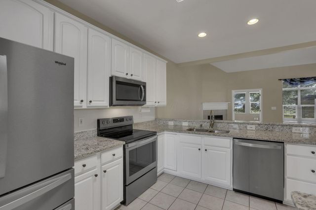 189 Pebble Creek Drive, Pataskala, OH 43062