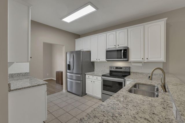 189 Pebble Creek Drive, Pataskala, OH 43062