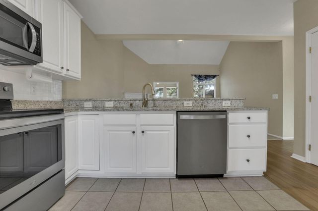 189 Pebble Creek Drive, Pataskala, OH 43062