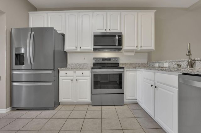 189 Pebble Creek Drive, Pataskala, OH 43062