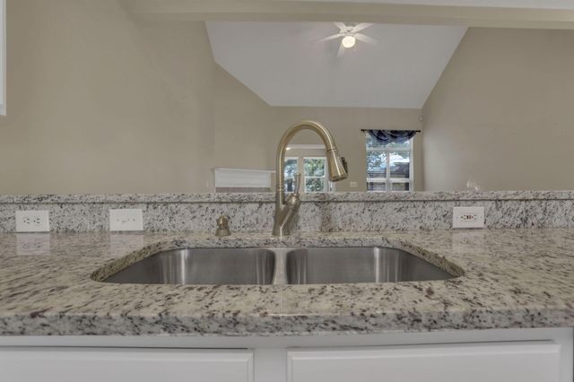 189 Pebble Creek Drive, Pataskala, OH 43062