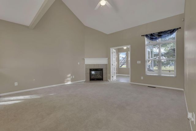 189 Pebble Creek Drive, Pataskala, OH 43062