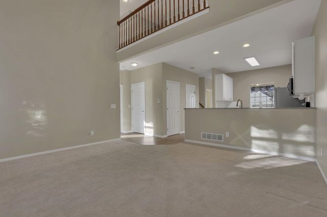 189 Pebble Creek Drive, Pataskala, OH 43062