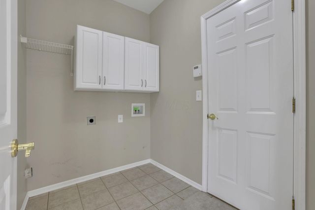 189 Pebble Creek Drive, Pataskala, OH 43062