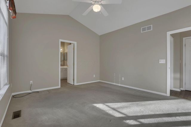 189 Pebble Creek Drive, Pataskala, OH 43062