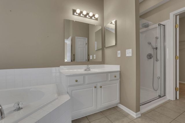 189 Pebble Creek Drive, Pataskala, OH 43062