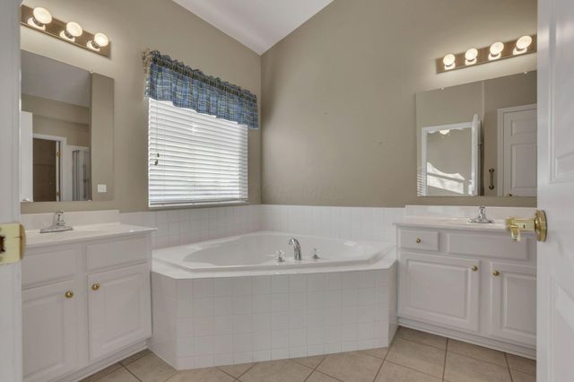 189 Pebble Creek Drive, Pataskala, OH 43062