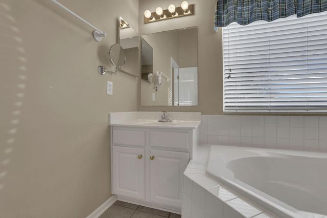 189 Pebble Creek Drive, Pataskala, OH 43062