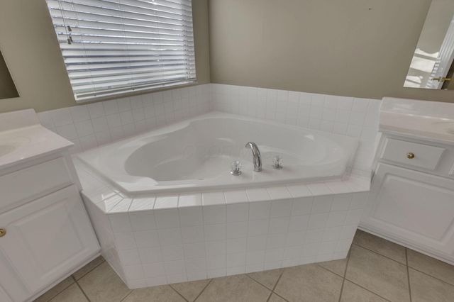 189 Pebble Creek Drive, Pataskala, OH 43062