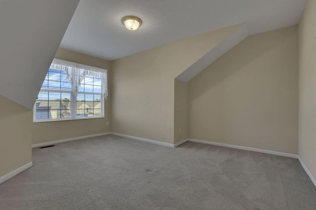 189 Pebble Creek Drive, Pataskala, OH 43062