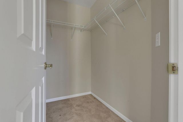 189 Pebble Creek Drive, Pataskala, OH 43062