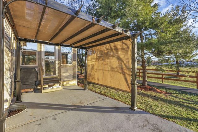 189 Pebble Creek Drive, Pataskala, OH 43062