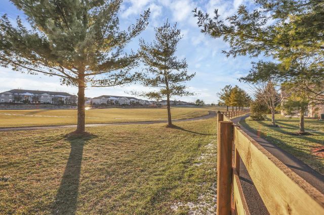 189 Pebble Creek Drive, Pataskala, OH 43062