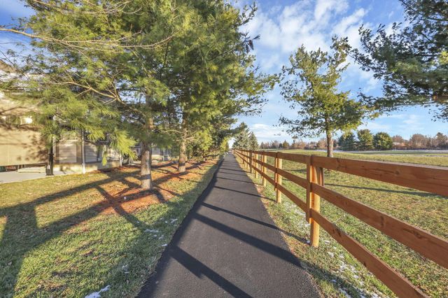 189 Pebble Creek Drive, Pataskala, OH 43062