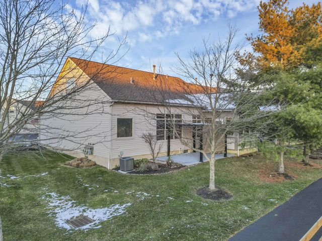 189 Pebble Creek Drive, Pataskala, OH 43062