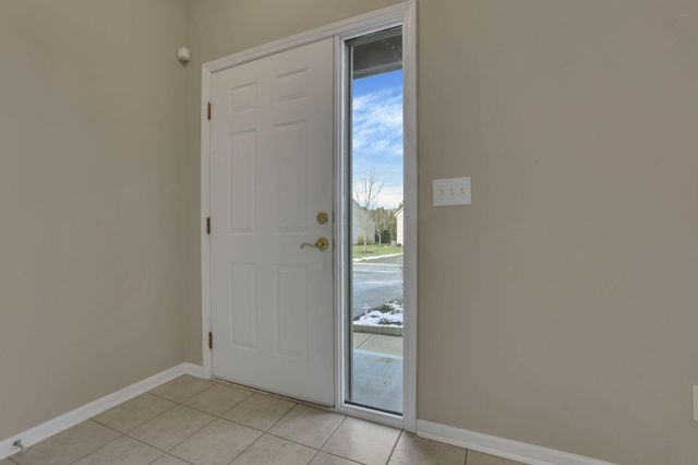 189 Pebble Creek Drive, Pataskala, OH 43062