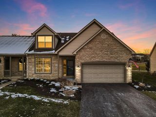 189 Pebble Creek Drive, Pataskala, OH 43062