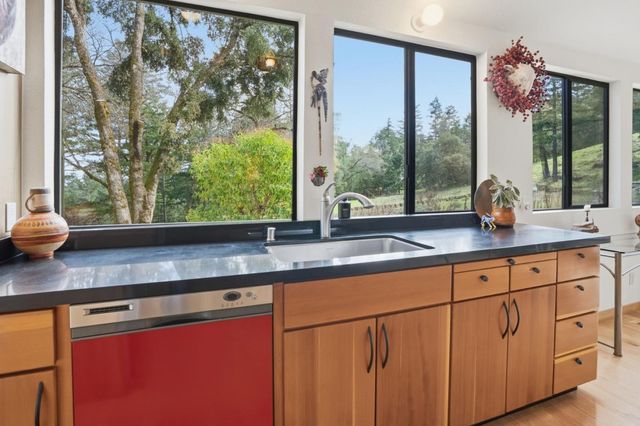 19118 Old Vineyard Road, Los Gatos, CA 95033