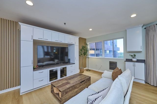 147 Kelton St 609, Boston, MA 02134