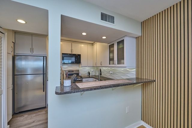 147 Kelton St 609, Boston, MA 02134