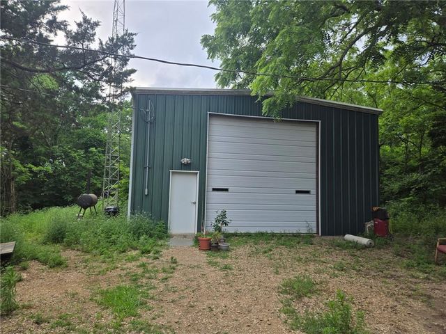 1619 E 318th Road, Lecompton, KS 66050